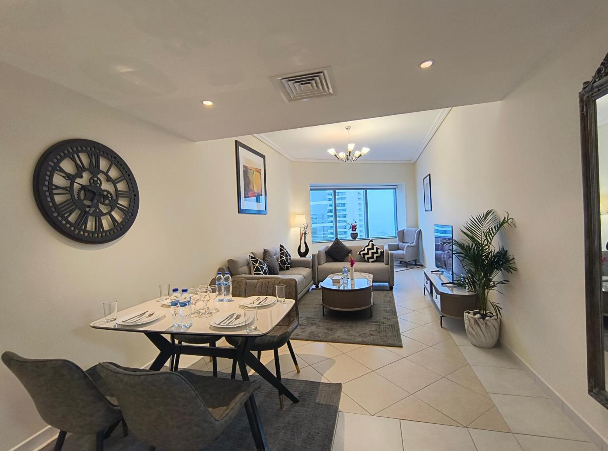 דובאי Trinity Holiday Homes - Sheikh Zayed Road Near To Financial Center Metro Station מראה חיצוני תמונה