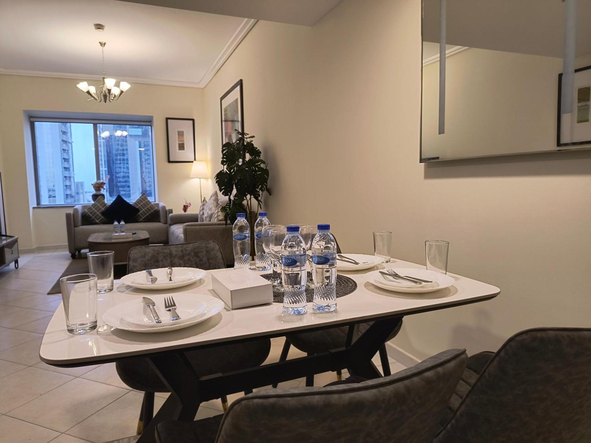 דובאי Trinity Holiday Homes - Sheikh Zayed Road Near To Financial Center Metro Station מראה חיצוני תמונה